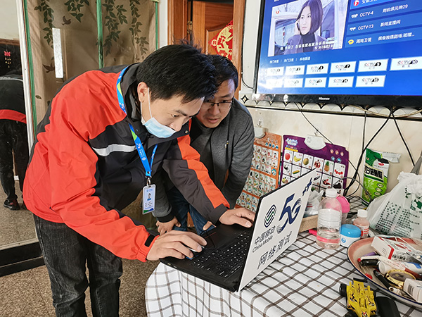 扎克伯格这款不会发售的新品又在探索 AI 眼镜的终极形态