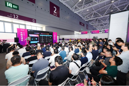 九游娱乐官方网站：颠覆性进展！谷东智能携手光峰科技推出全新AR方案重构行业价格体系(图4)