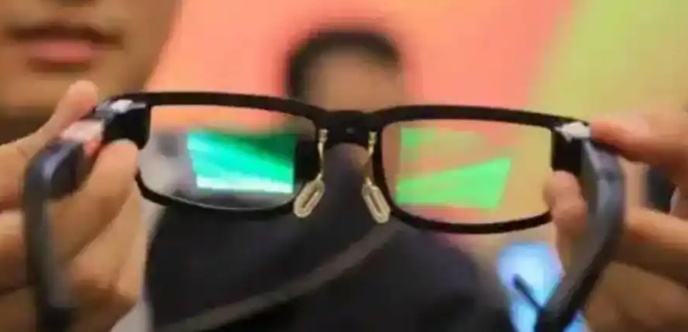 Snap融资10亿加码投入AR眼镜微美全息(图2)