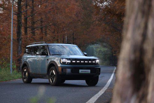 九游app：售价2298万元起？直击坦克400痛处的智趣烈马不止越野特长(图1)