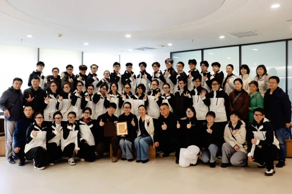 九游：从“无声”到“无碍”：邰丽华点赞亮亮视野Leion Hey2 AR眼镜架起沟通桥梁(图2)