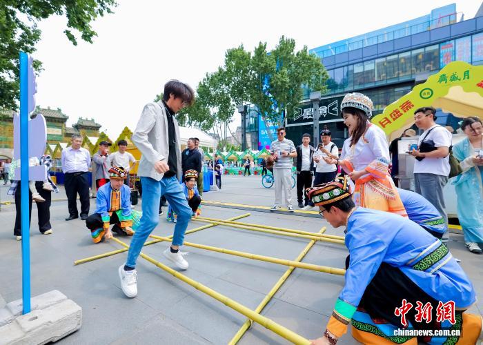 北京举办民族团结主题市集展现多民族文化交融魅力(图2)