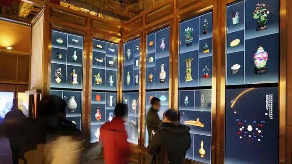 九游娱乐官方网站：青岛啤酒携手它说“AR任意门营销”获18年最具创新价值案例(图1)
